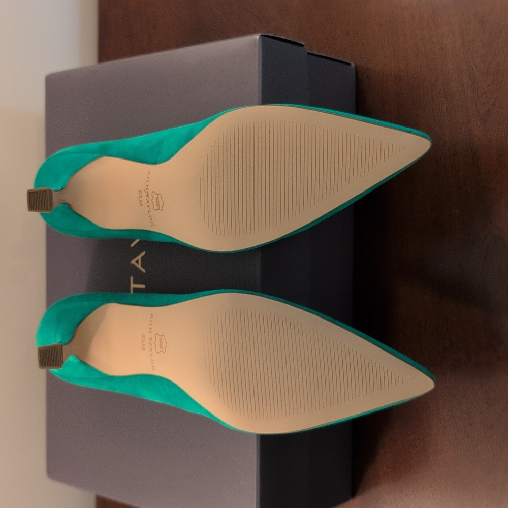 🎉SALE🎉 Host Pick 🎉 👠ANN TAYLOR MILA SUEDE PUMP - BRIGHT JADE 👠 - Picture 8 of 9